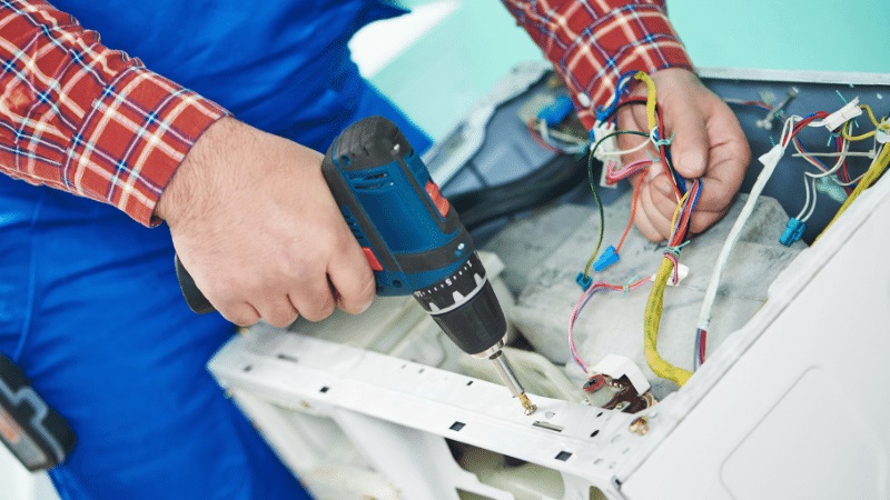 Urla Mitsubishi Mitsubishi çamaşır makinesi kart tamiri – Su almama arızası orijinal parça ile giderildi. - Teknik servis örneği